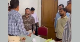 ঘুষ গ্রহণকালে আটক.jpg